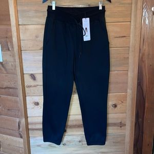 NWT L ALO YOGA 7/8 easy sweatpants